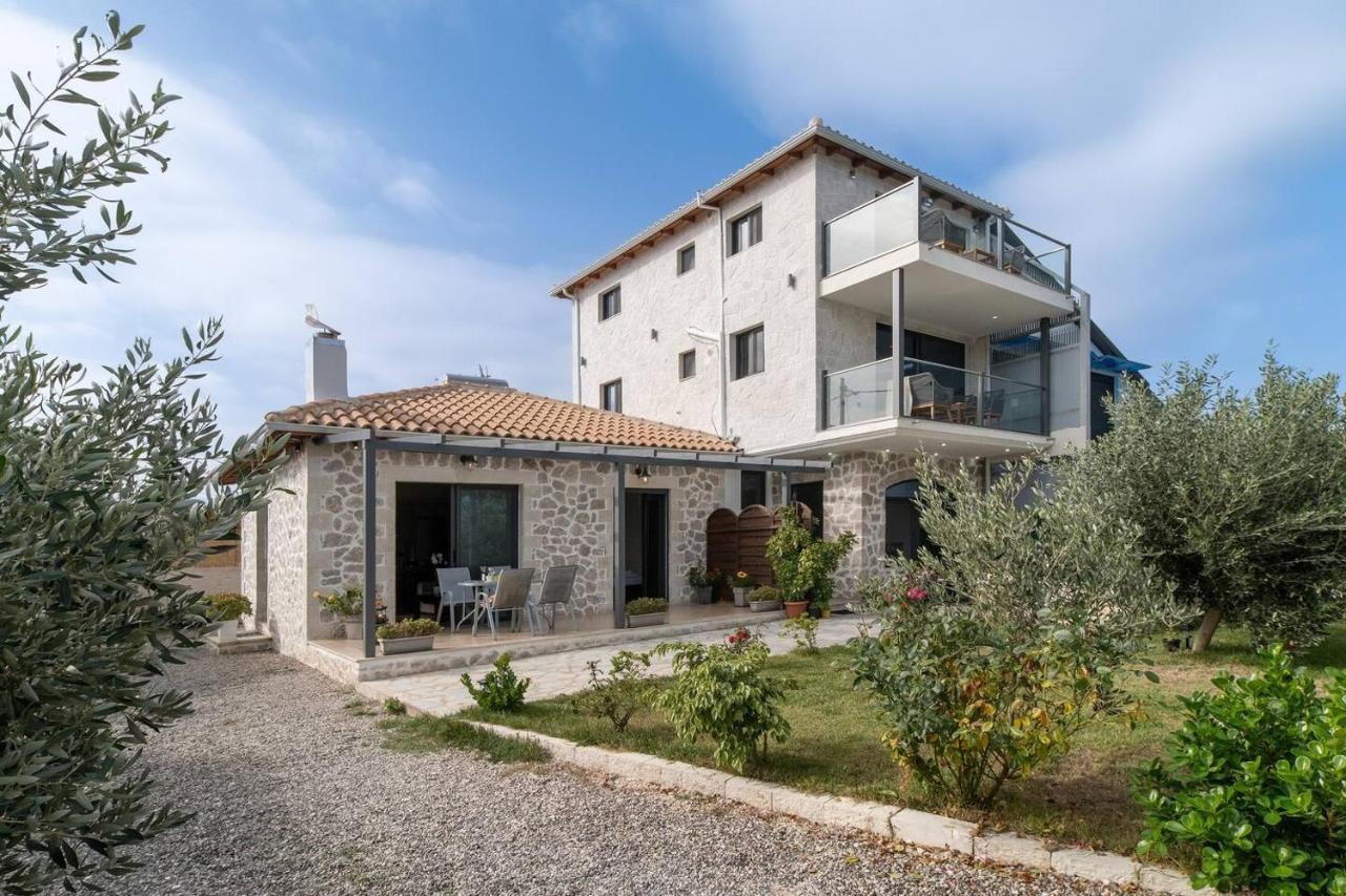 Villa On The Sea Agia Marina  Bagian luar foto