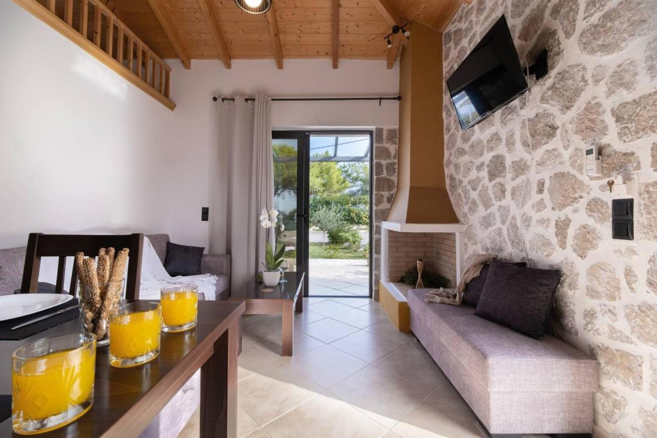 Villa On The Sea Agia Marina  Bagian luar foto