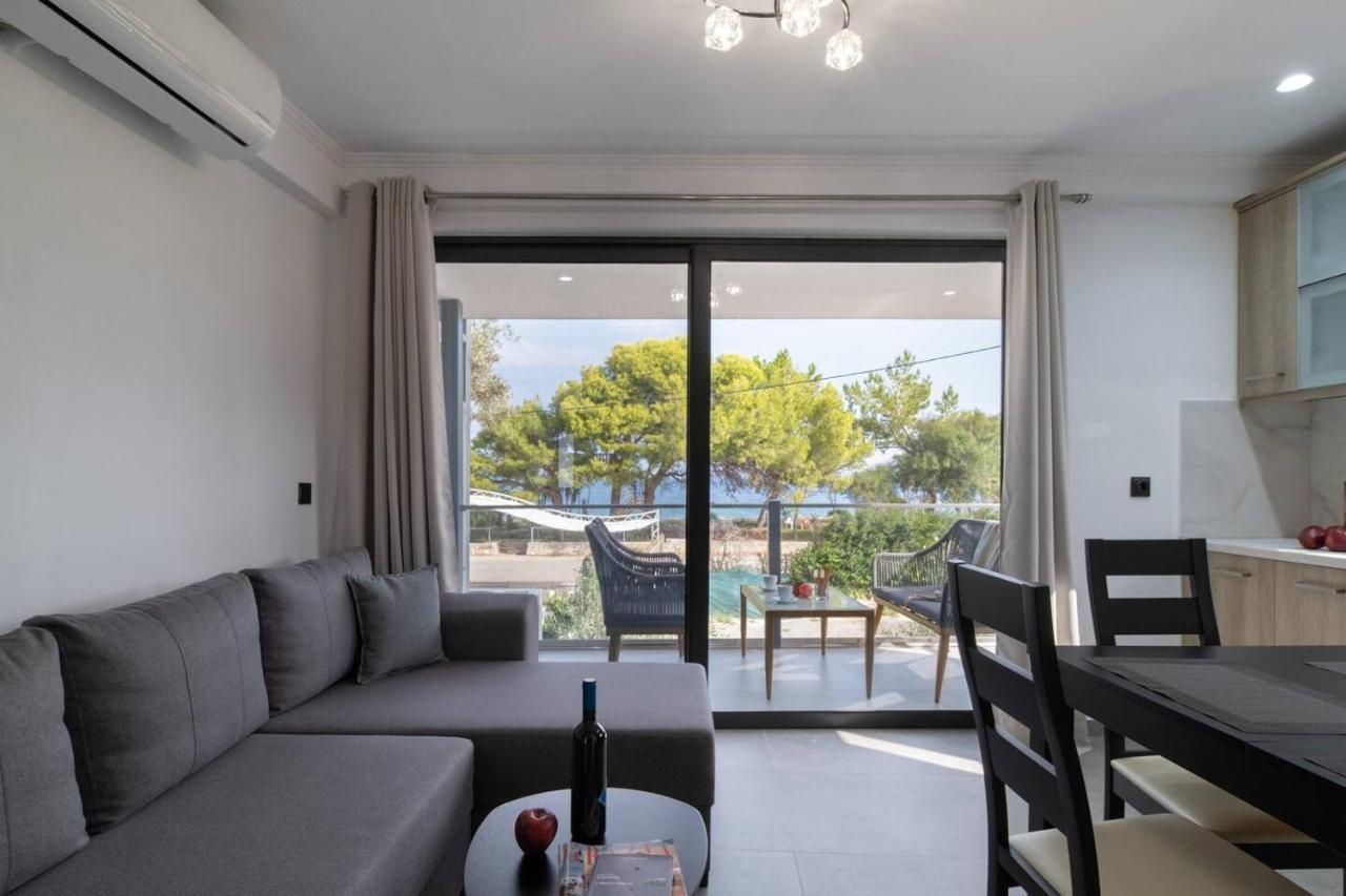 Villa On The Sea Agia Marina  Bagian luar foto