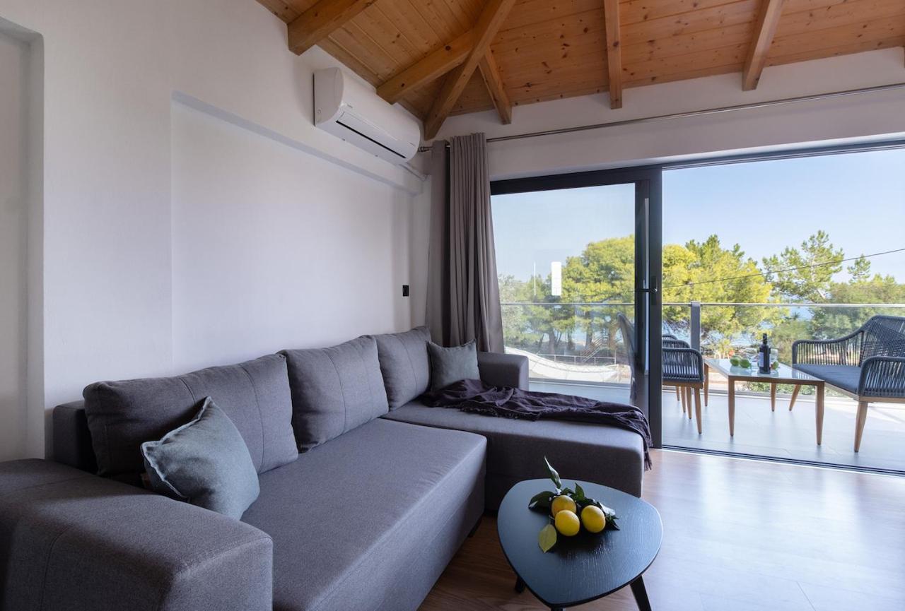 Villa On The Sea Agia Marina  Bagian luar foto